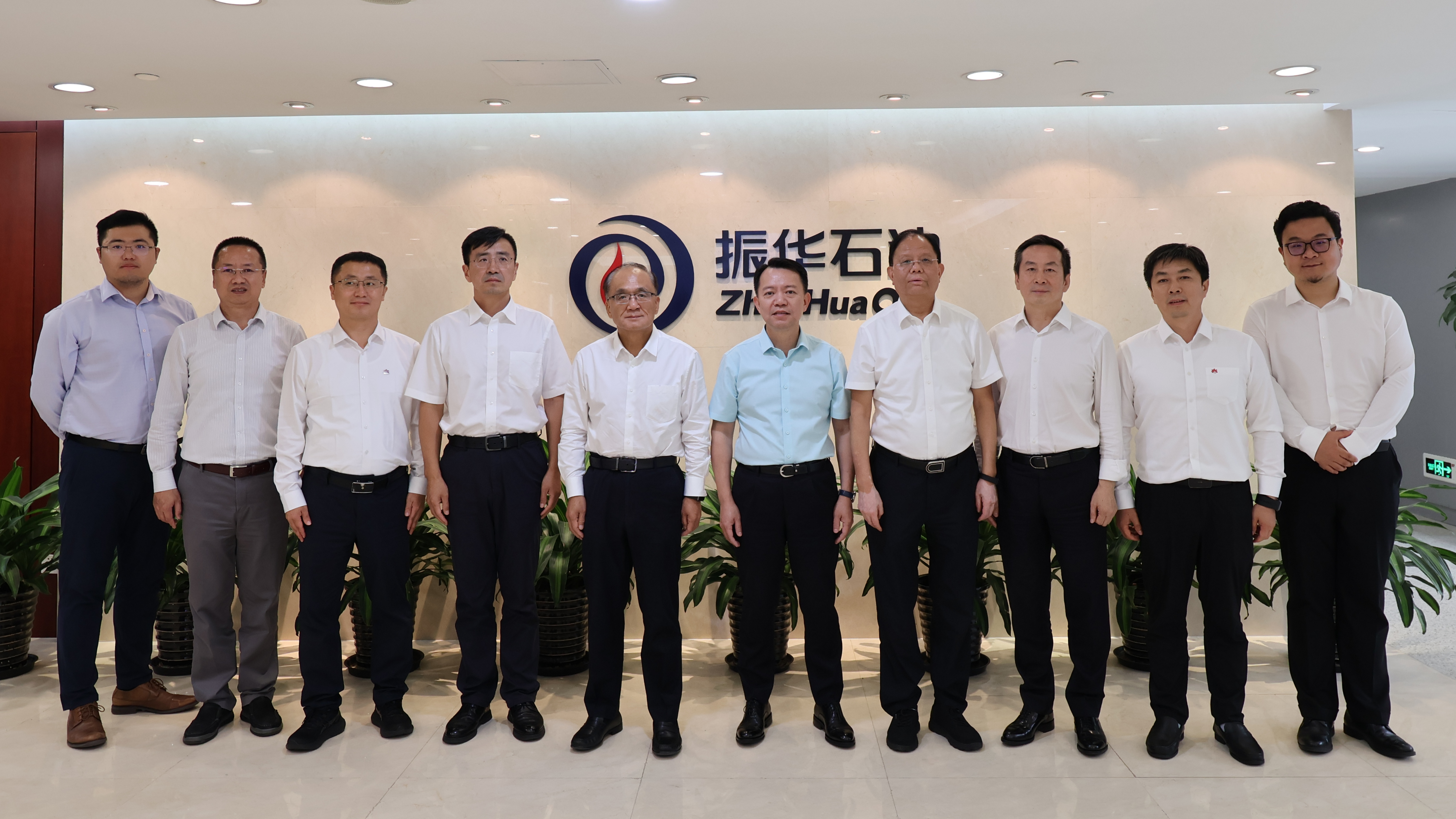 Company's Top Leaders Meet with Zhang Kaiyong, Chairman of Yanchang Petroleum and His Delegation